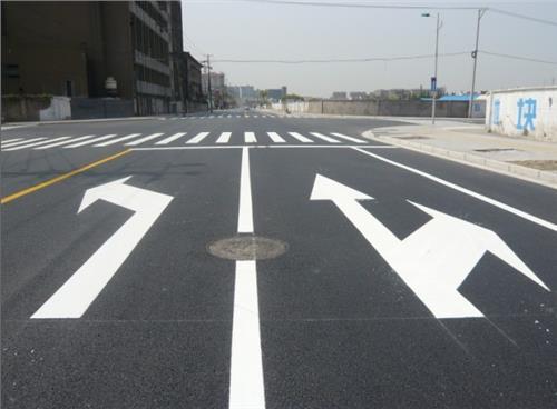 四川道路交通建设中标志标线涂敷的操作过程